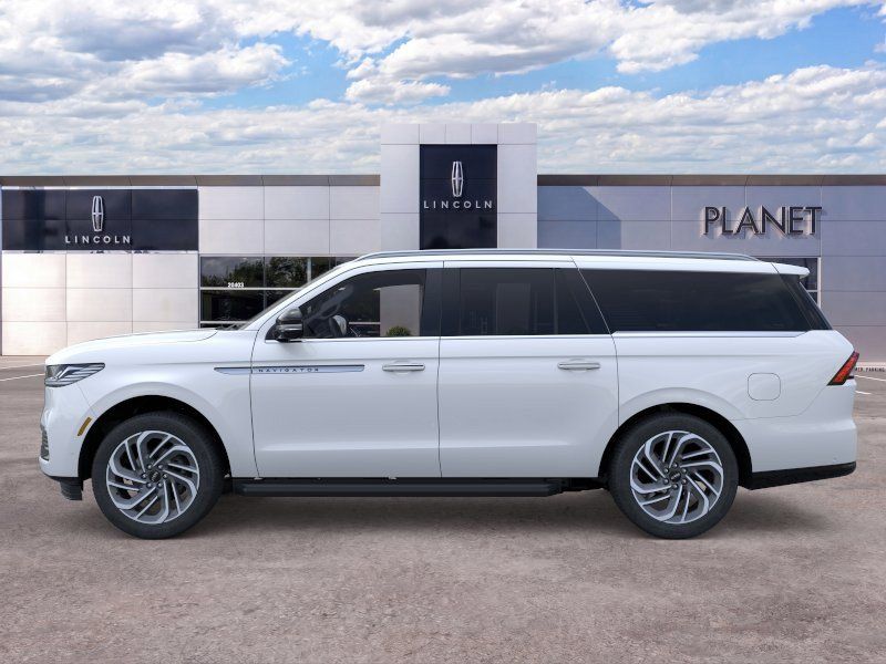 New 2026 Lincoln Navigator L Premier AWD/4WD image 3