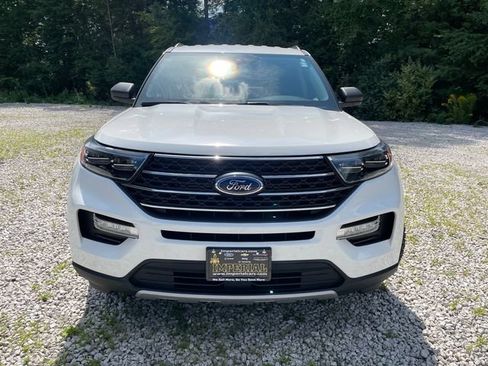 Used 2022 Ford Explorer XLT w/ Equipment Group 202A AWD/4WD image 3