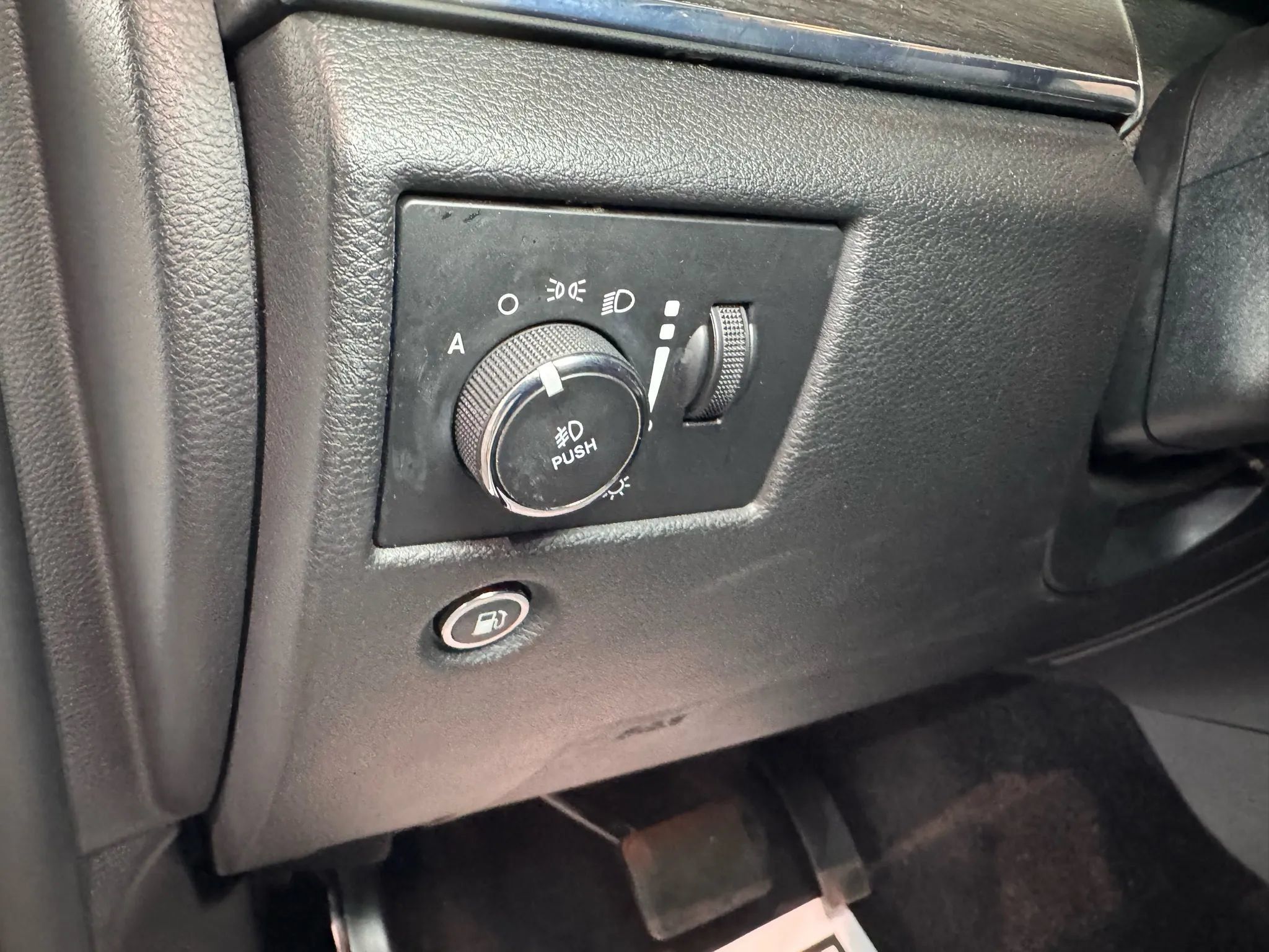 Used 2018 Jeep Grand Cherokee Limited AWD/4WD image 22