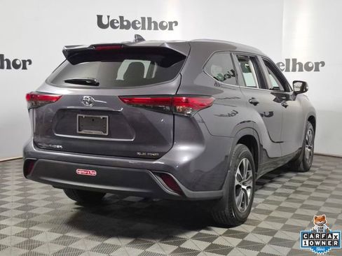 Used 2022 Toyota Highlander XLE AWD/4WD image 7