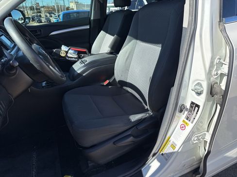 Used 2018 Toyota Highlander LE image 11