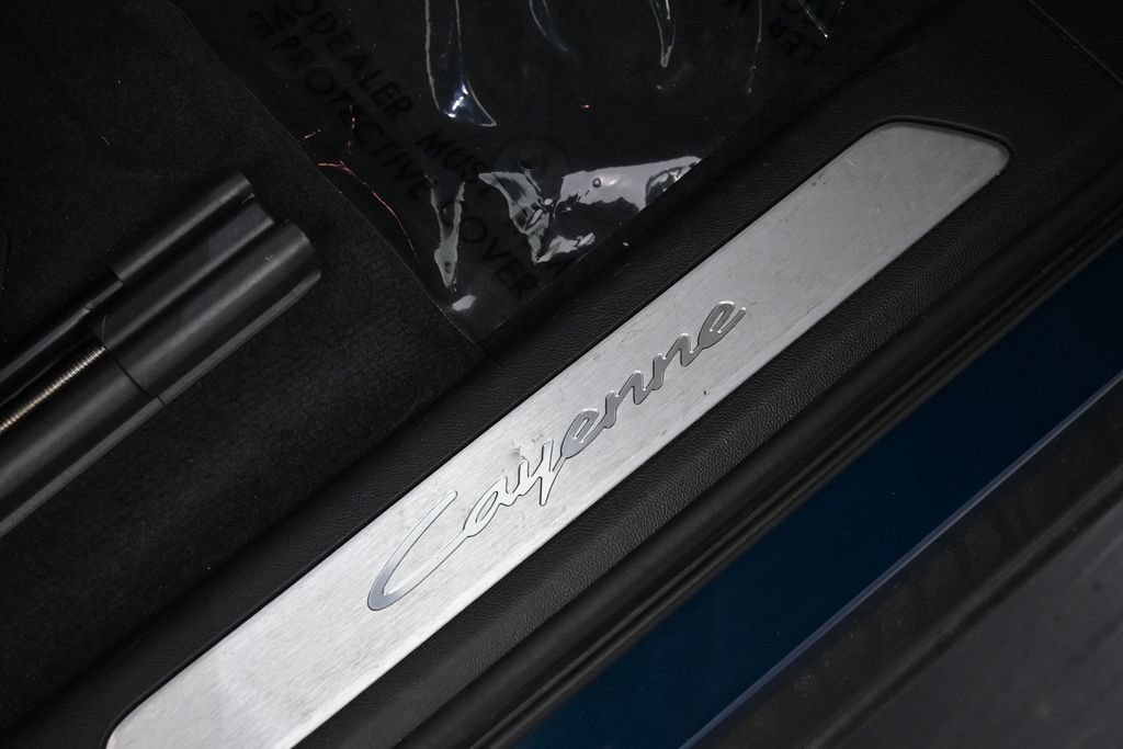 Certified 2024 Porsche Cayenne AWD/4WD image 31
