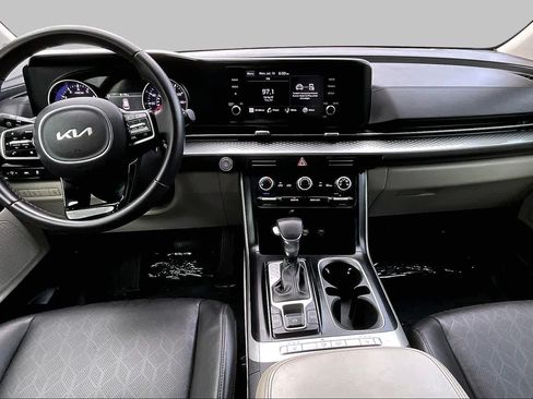 Used 2024 Kia Carnival LX FWD image 15