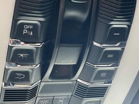 Used 2020 Porsche Macan AWD/4WD image 49