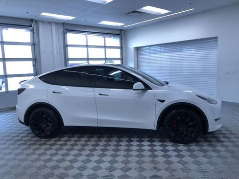 Used 2021 Tesla Model Y Long Range AWD/4WD image 32