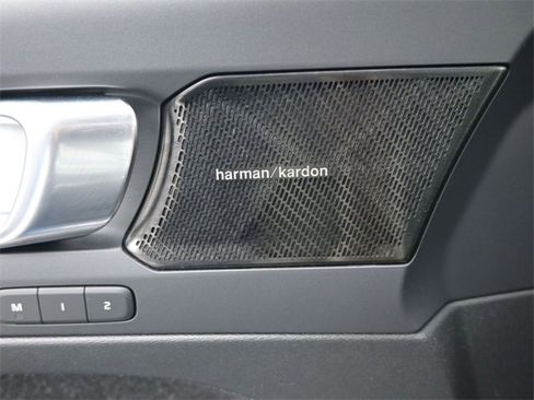 Used 2021 Volvo XC40 P8 Recharge w/ Advanced Package image 26