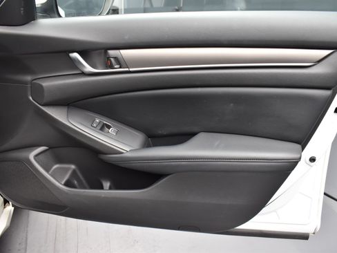 Used 2018 Honda Accord LX image 14