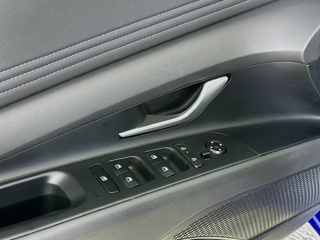 Used 2025 Hyundai Elantra Limited FWD image 21