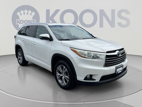 Used 2015 Toyota Highlander XLE AWD/4WD image 10
