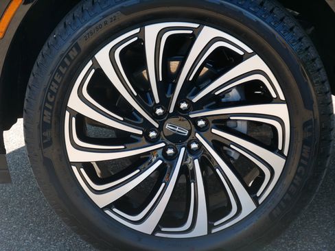 Used 2025 Lincoln Navigator L Black Label image 9