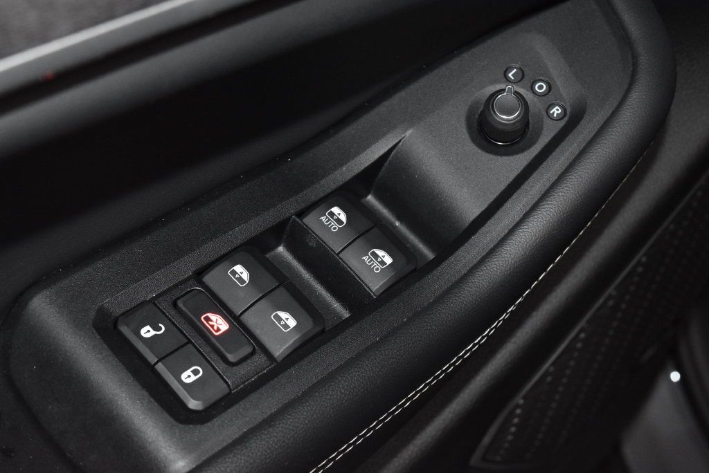 Used 2022 Jeep Grand Cherokee L Limited w/ MOPAR Finishing Package AWD/4WD image 6