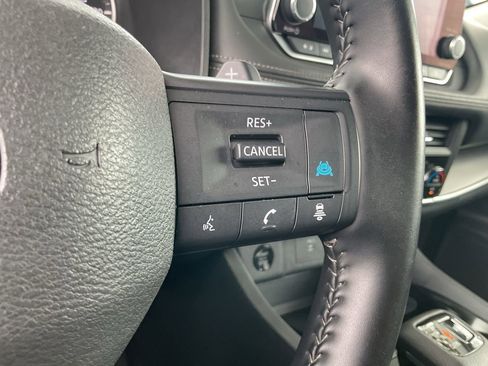 Used 2025 Nissan Rogue SV FWD image 30