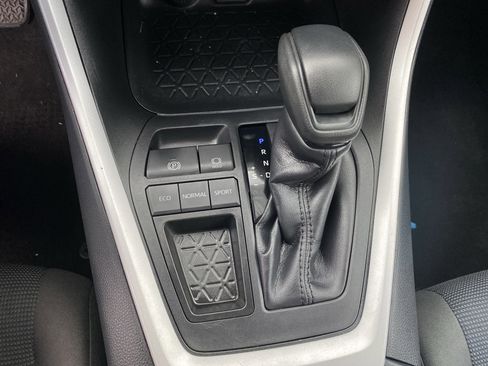 Used 2019 Toyota RAV4 LE image 70