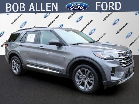 Used 2025 Ford Explorer Active w/ Active Comfort Package AWD/4WD image 2