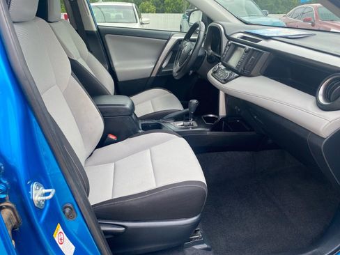 Used 2018 Toyota RAV4 XLE AWD/4WD image 32