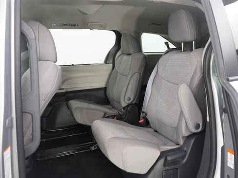 Used 2024 Toyota Sienna LE image 19