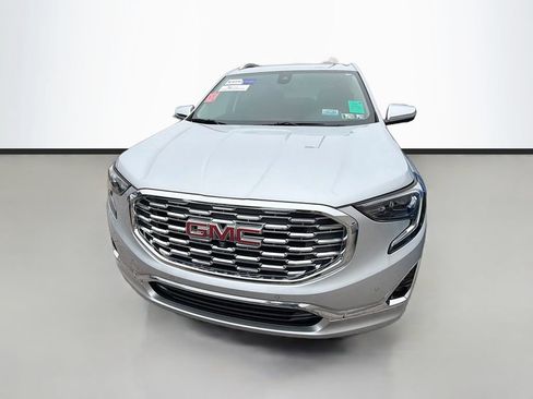 Used 2020 GMC Terrain Denali w/ Denali Premium Package FWD image 2