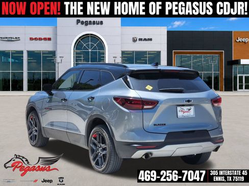 Used 2024 Chevrolet Blazer LT w/ Sound & Technology Package FWD image 4