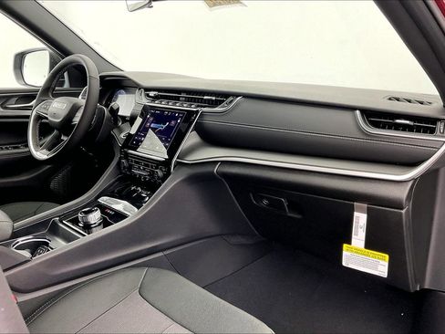 New 2025 Jeep Grand Cherokee 4WD image 6