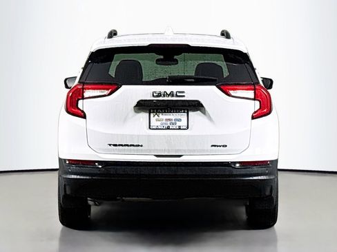 Certified 2024 GMC Terrain SLT w/ Infotainment Package II image 6