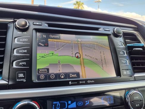 Used 2019 Toyota Highlander Limited AWD/4WD image 3