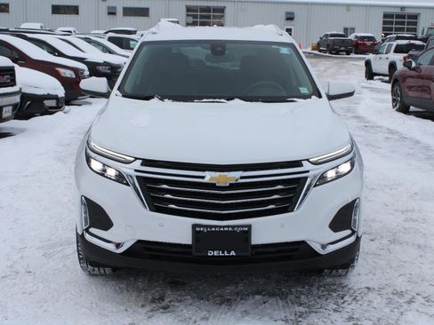 Used 2022 Chevrolet Equinox Premier image 2