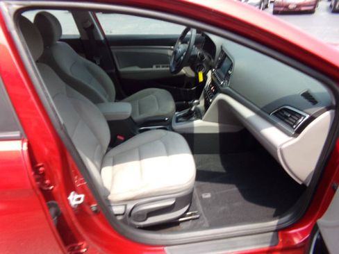 Used 2017 Hyundai Elantra SE FWD image 25