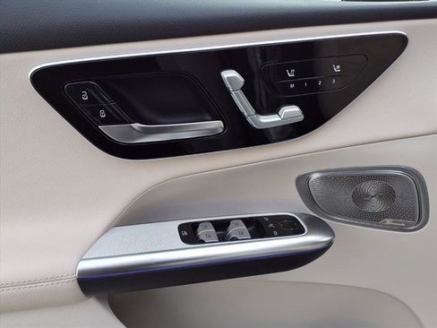 Used 2025 Mercedes-Benz GLC 300 image 13