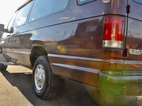 Used 2005 Ford E-350 and Econoline 350 XL RWD image 17