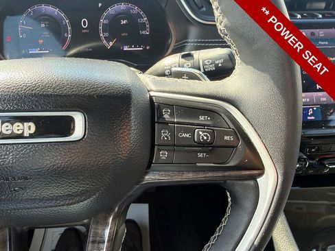 Used 2023 Jeep Grand Cherokee Limited w/ Black Appearance Package image 18