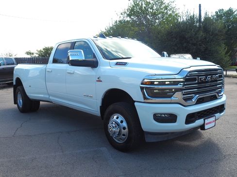 New 2025 RAM 3500 Laramie image 4