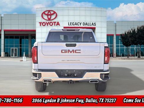 Used 2024 GMC Sierra 1500 SLT w/ X31 Off-Road Package image 9