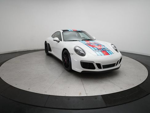 Used 2019 Porsche 911 Carrera GTS RWD image 3