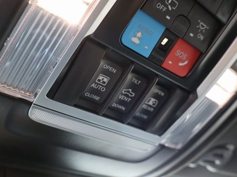 Used 2025 RAM 2500 Laramie image 32