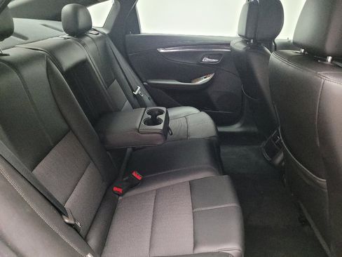 Used 2014 Chevrolet Impala LT w/ Convenience Package image 19