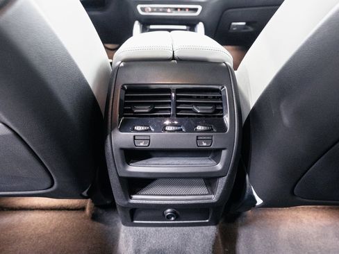 Used 2024 BMW X6 xDrive40i w/ Executive Package image 28