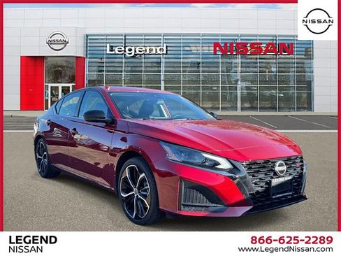 Used 2025 Nissan Altima 2.5 SR image 1