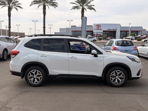 Used 2023 Subaru Forester Premium AWD/4WD image 6