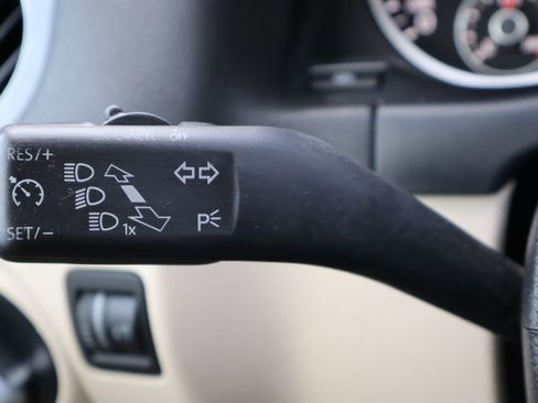 Used 2012 Volkswagen Tiguan S image 29