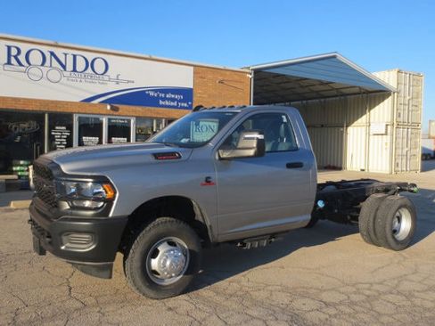Used 2023 RAM 3500 Tradesman image 2