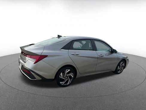 Used 2025 Hyundai Elantra Limited image 14
