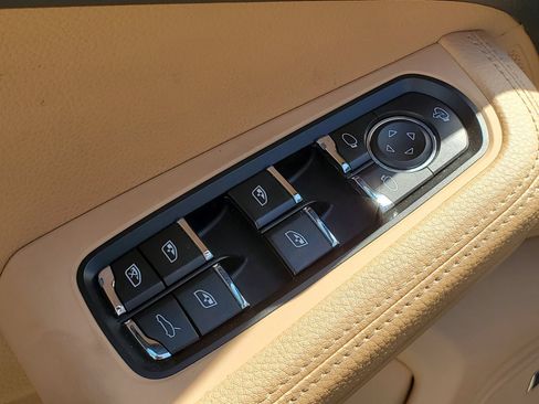 Used 2024 Porsche Macan AWD/4WD image 17