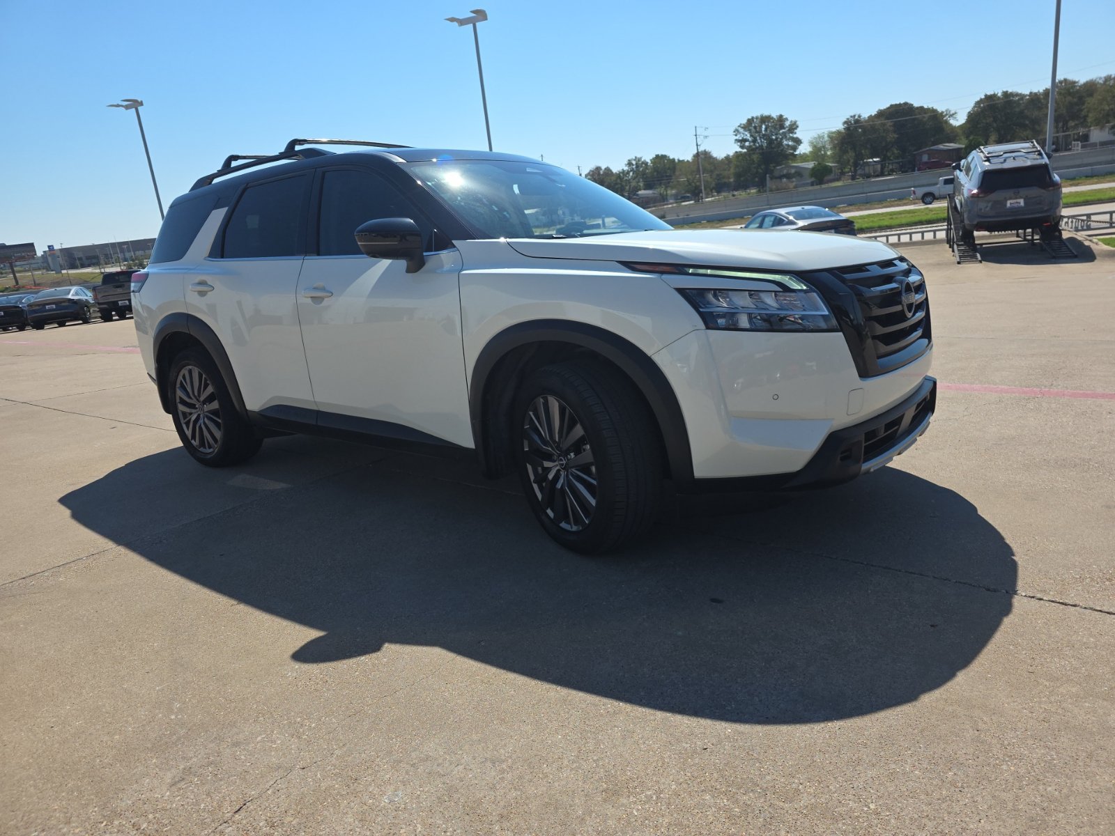 Certified 2023 Nissan Pathfinder SL w/ SL Premium Package FWD image 3
