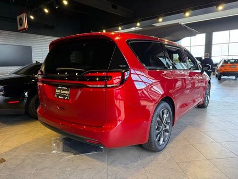 New 2026 Chrysler Pacifica Select image 10