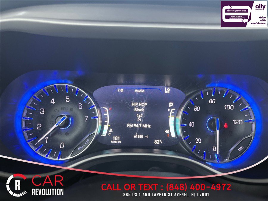 Used 2023 Chrysler Pacifica Touring-L FWD image 32