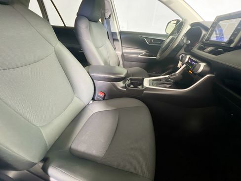 Used 2020 Toyota RAV4 LE FWD image 28