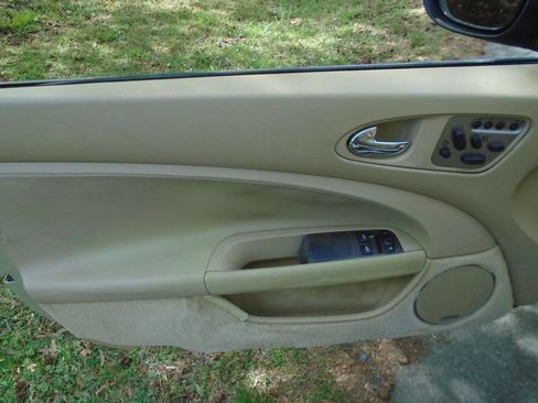 Used 2007 Jaguar XK Convertible image 16