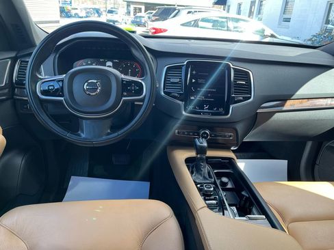 Used 2017 Volvo XC90 T6 Momentum w/ Vision Package image 6
