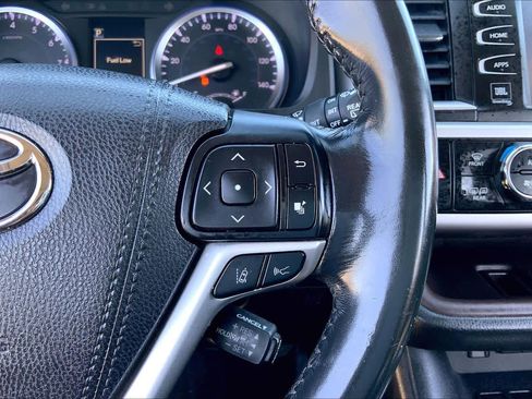 Used 2017 Toyota Highlander Limited image 24
