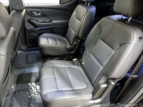 Certified 2023 Chevrolet Traverse RS image 11